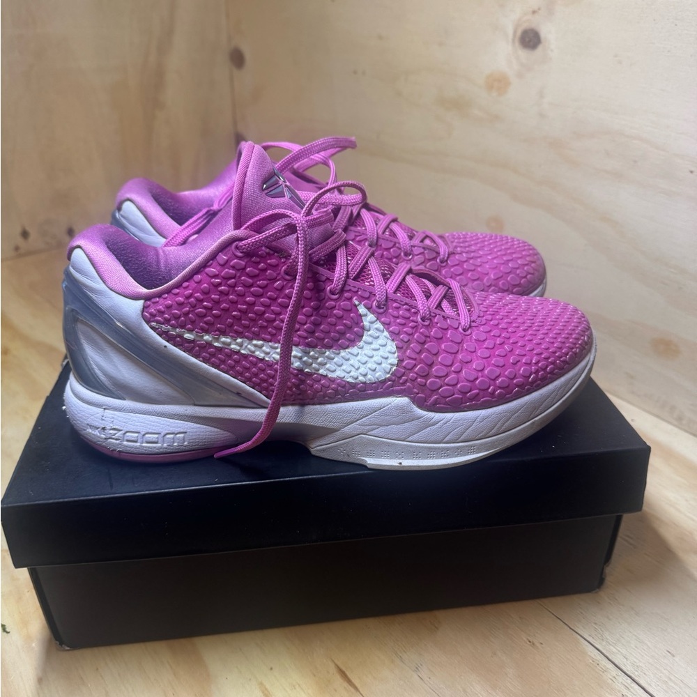 Nike Men's Pink and White Athletic Shoes